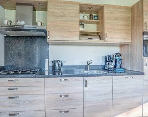 Volledig uitgeruste keuken in vakantiehuis Maaikeduinweg 13, De Koog, Texel, ideaal voor het bereiden van heerlijke gerechten.