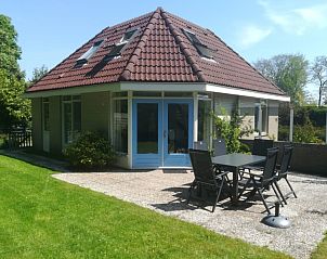 Geniet van het zonnige terras van Residentie Californi - Vakantiehuis 367 in De Koog, Texel, voor ontspannende momenten.