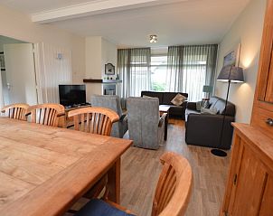 Open woonkamer en eetkamer in vakantiehuis Orchismient 27 / Karin, De Koog, Texel.