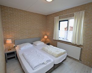Gemtliches Schlafzimmer mit Doppelbett im Ferienhaus Stappeland 207, De Koog, Texel.