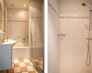 Luxe badkamer met douche in Bungalow 15a, De Koog, Texel, biedt comfort en stijl voor uw verblijf.