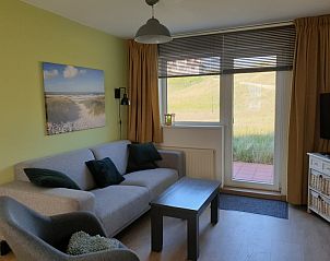Helles Wohnzimmer von De Duinpan - Duinhuisje Texel in De Koog, Texel, mit Blick auf die Dnen.