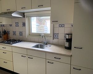 Moderne keuken in Chalet Bregkoog 203, vakantiehuis in De Koog, Texel met complete uitrusting.