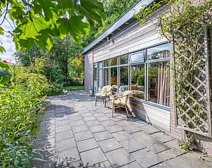 Buitenruimte van De Zonneweelde, een vakantiehuis in De Koog, Texel met uitzicht op de tuin.