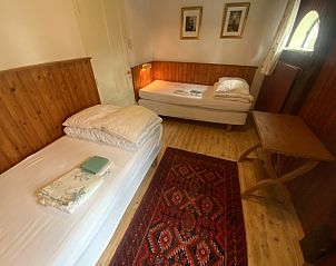 Comfortabele slaapkamer met eenpersoonsbedden in vakantiehuis Achterhuis, De Koog, Texel.