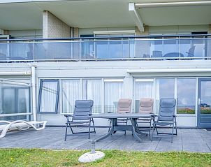 Gerumige Terrasse mit Sitzgelegenheit im Appartement Juliana 058 Zeezicht, De Koog, Texel.