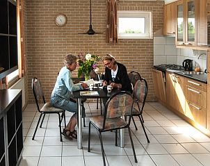 Eethoek in De kemphaan: Vakantiehuis Texel, De Koog, perfect voor gezellige maaltijden tijdens je verblijf op Texel.