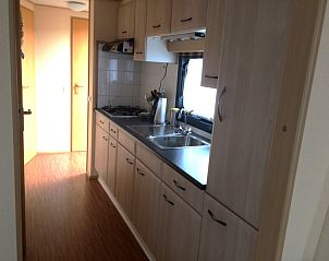 Voll ausgestattete Kche im Chalet Bregkoog 33, Chaletpark Bregkoog, De Koog, Texel, ideal fr Selbstversorgerferien.