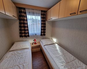 Zweites Schlafzimmer im Chalet Bregkoog 33, De Koog, Texel, mit zwei Einzelbetten, ideal fr Familien oder Freunde.