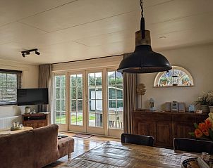 Lichte binnenruimte van D' Duinster vakantiehuis met uitzicht, De Koog, Texel.