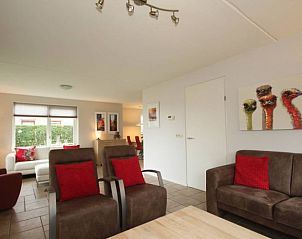 Stijlvolle woonkamer in Waddenstaete 4 pers. Wellness villa, De Koog, Texel. Vakantiehuis met moderne inrichting op de Waddeneilanden.