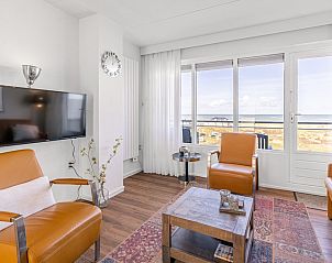 Stijlvolle zithoek met uitzicht op zee in Appartement Juliana 154 Zeezicht, De Koog, Texel.