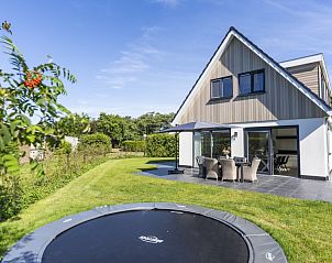 Vakantiepark So What, Villa 6-Pers. in De Koog, Texel met trampoline in ruime tuin, ideaal voor familievakantie op de Waddeneilanden.