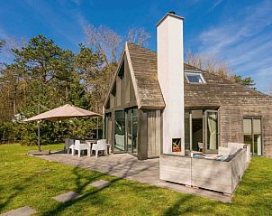 Duynzoom 1 whirlpool & Sauna vakantiehuis in De Koog, Texel met zonnig terras en moderne architectuur.
