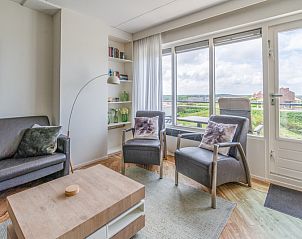 Stilvoller Innenbereich von Apartment Juliana 146 Island and Sea View, De Koog, Texel mit bequemen Sthlen.