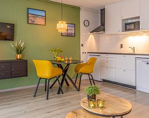 Ruime keuken en eetgedeelte in Boodtlaan 4e appartement, De Koog, Texel. Compleet ingericht voor een aangenaam verblijf op de Waddeneilanden.