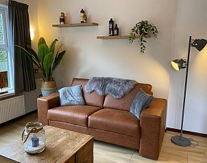 Comfortabele zithoek in vakantiehuis Jutter, De Koog, Texel, perfect voor ontspanning.