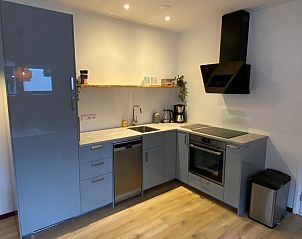 Compacte en functionele keuken in vakantiehuis Jutter, De Koog, Texel.