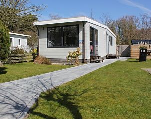 Chalet Bregkoog 208, een vakantiehuis in De Koog, Texel, met een zonnige tuin en een rustige ligging op de Waddeneilanden.