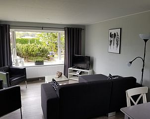 Chalet Bregkoog 208, een vakantieaccommodatie in De Koog, Texel, met een modern interieur en comfortabele voorzieningen.