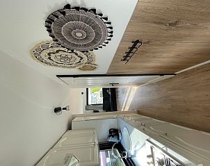 Stijlvolle keuken van Chalet Bregkoog 253 in Chaletpark Bregkoog, De Koog, Texel, ideaal voor een vakantie op de Waddeneilanden.