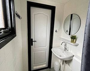 Chalet Bregkoog 253 in De Koog, Texel beschikt over een nette badkamer in Chaletpark Bregkoog op de Waddeneilanden.