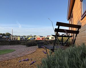 Geniet van het uitzicht vanaf het terras van Chalet Bregkoog 253 in De Koog, Texel bij Chaletpark Bregkoog.