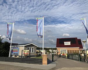 Ingang van Chaletpark Bregkoog, De Koog, Texel met uitnodigende sfeer voor een verblijf in Chalet Bregkoog 253.