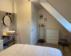 Stilvoll eingerichtetes Schlafzimmer in De Boomleeuwerik, Ferienhaus in De Koog, Texel.