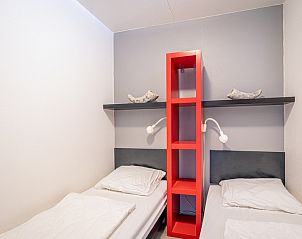 Tweede slaapkamer in Appartement Juliana 046, De Koog, Texel met twee eenpersoonsbedden.