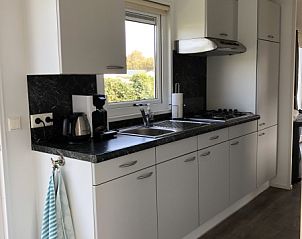 Moderne Kche im Chalet Bregkoog 226, komplett ausgestattet in De Koog, Texel.