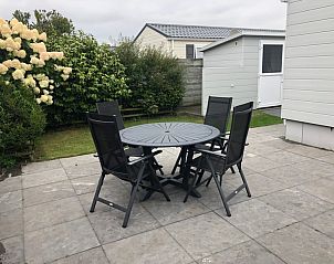 Private Terrasse mit Gartenmbeln im Chalet Bregkoog 226, De Koog, Texel.