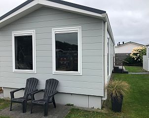 Seitenansicht von Chalet Bregkoog 226 mit Garten in De Koog, Texel.