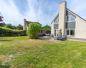 Vacation home Honeysuckle 61 with spacious garden in De Koog, Texel, Wadden Islands.