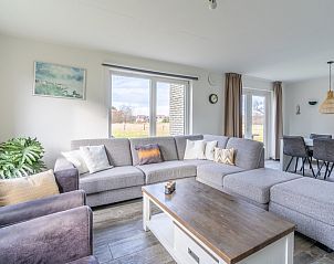 Gezellige zithoek in Vakantiehuis Kamperfoelie 67, De Koog, Texel. Comfortabele binnenruimte voor een ontspannen verblijf op de Waddeneilanden.