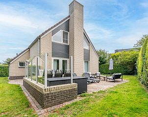 Gemtliche Terrasse im Ferienhaus Kamperfoelie 49 in De Koog Texel, ideal fr Outdoor-Aktivitten auf den Watteninseln.