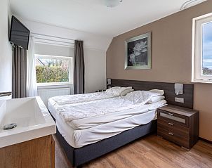Modernes Badezimmer im Ferienhaus Kamperfoelie 49, De Koog Texel, mit Luxusdusche auf den Watteninseln.