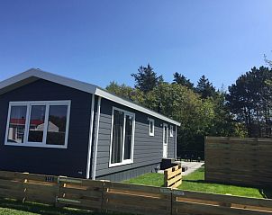 Chalet Bregkoog 224 in De Koog, Texel met zonnige tuin en moderne uitstraling.