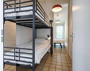 Ruime slaapkamer met stapelbed in vakantiehuis Hoog Koog 19, Bungalowpark Hoog Koog, De Koog, Texel.