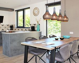 Moderne keuken en eetruimte in 6 Pers.Landhuis de Luxe Eldorado Texel, De Koog.