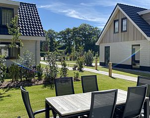 Buitenruimte met tuinmeubilair bij 6 Pers.Landhuis de Luxe Eldorado Texel, De Koog.