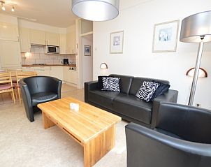 Open keuken en woonkamer in Appartement Kerckeland 28, De Koog, Texel, ideaal voor gezellige avonden.