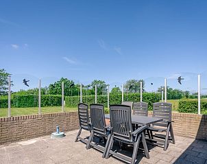 Ruim terras met tuinzicht in Vakantiehuis in De Koog, Texel, Waddeneilanden