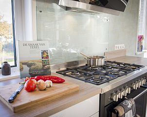 Kochecke in Stappeland - Ijvogel Ferienhaus De Koog Texel mit Gasherd.