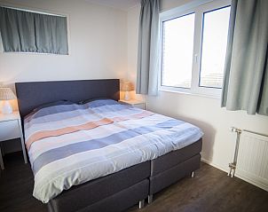 Schlafzimmer in Stappeland - IJsvogel Ferienhaus De Koog Texel mit bequemem Bett.