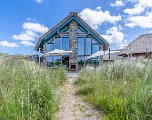 Ferienhaus in De Koog mit moderner Architektur inmitten der Dnen auf Texel, Waddeninseln.