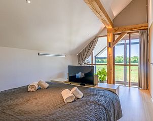 Schlafzimmer mit Blick auf die grne Umgebung im Ferienhaus in De Koog, Texel, Waddeninseln.