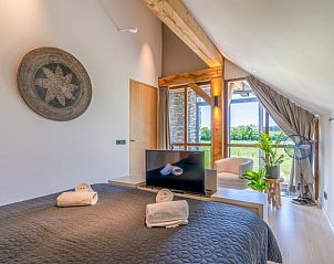 Komfortables Schlafzimmer in einem modern eingerichteten Ferienhaus in De Koog mit Blick auf Texel.