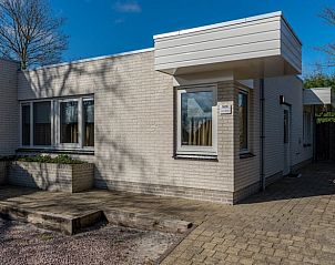 Moderne buitenkant van vakantiehuisje in De Koog, Texel, Waddeneilanden.