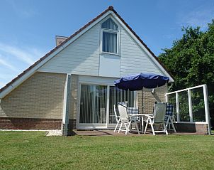 Villa 9 in De Koog Texel mit sonniger Terrasse und Garten, ideales Ferienhaus auf den Watteninseln.